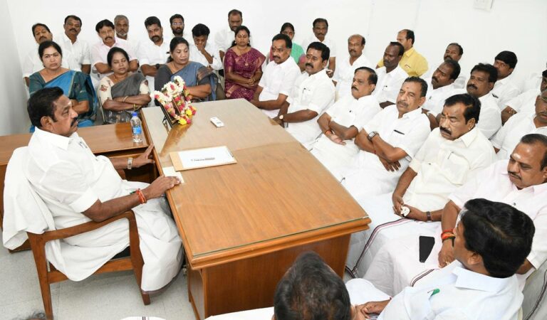AIADMK holds crucial meeting amid rebellion rumours